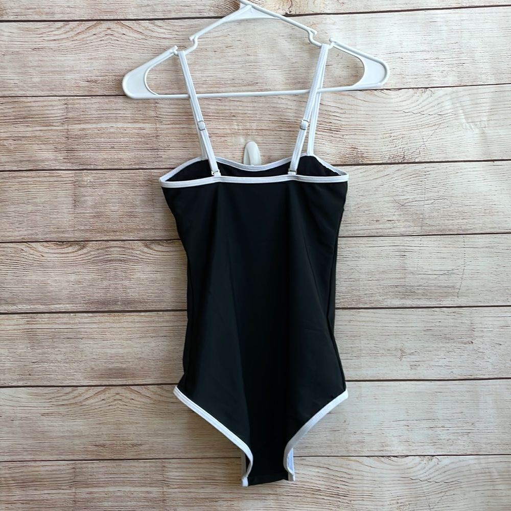 NEW WITHOUT TAGS NINO BALCUTTI ONE PIECE SWIMSUIT WITH MATCHING SARONG - Picture 6 of 9